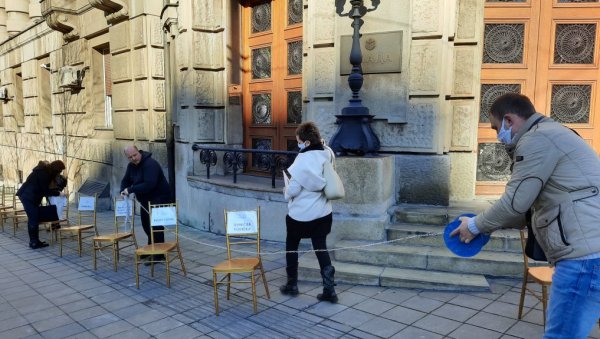 ОД АПРИЛА ДА ПОЧНЕМО ДА РАДИМО: Протест удружења Ивент индустрија испред Владе Србије и два министарства ОД АПРИЛА ДА ПОЧНЕМО ДА РАДИМО: Протест удружења Ивент индустрија испред Владе Србије и два министарства