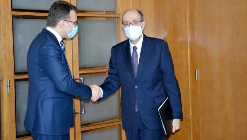 NEHUMANI POTEZI PRIŠTINE: Direktor Kancelarije za KiM sa ambasadorom Italije o položaju i diskriminaciji Srba NEHUMANI POTEZI PRIŠTINE: Direktor Kancelarije za KiM sa ambasadorom Italije o položaju i diskriminaciji Srba