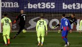 ŠOU U PRIMERI: Marko Dmitrović strelac za Eibar protiv Atletiko Madrida (VIDEO) ŠOU U PRIMERI: Marko Dmitrović strelac za Eibar protiv Atletiko Madrida (VIDEO)