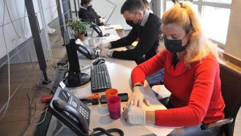 TAČNO U PONOĆ: Počela prijava za 30+30 evra telefonom, a evo kako će funkcionisati TAČNO U PONOĆ: Počela prijava za 30+30 evra telefonom, a evo kako će funkcionisati
