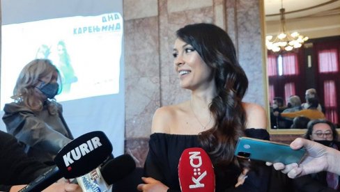 КАРЕЊИНА-ЖЕНСКИ ХАМЛЕТ: Премијера представе у Нишу, у режији Ирфана Менсура КАРЕЊИНА-ЖЕНСКИ ХАМЛЕТ: Премијера представе у Нишу, у режији Ирфана Менсура