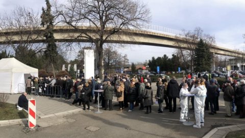 И НЕМАЧКИ МЕДИЈИ НАЗИВАЈУ НАШУ ЗЕМЉУ РАЈЕМ: Нижу се хвалоспеви на рачун вакцинације у Србији И НЕМАЧКИ МЕДИЈИ НАЗИВАЈУ НАШУ ЗЕМЉУ РАЈЕМ: Нижу се хвалоспеви на рачун вакцинације у Србији