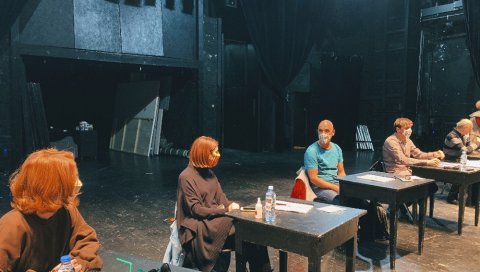 ПРАИЗВЕДБА ДРАМЕ “64”: На сцени Атељеа 212, комад Тене Штивичић у режији Алисе Стојановић ПРАИЗВЕДБА ДРАМЕ “64”: На сцени Атељеа 212, комад Тене Штивичић у режији Алисе Стојановић