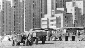 PODIZANJE NOVOBEOGRADSKIH BLOKOVA: Sudar različitih vremena i Peternekov traktor PODIZANJE NOVOBEOGRADSKIH BLOKOVA: Sudar različitih vremena i Peternekov traktor