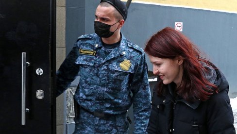 ПОЛИЦИЈА ХАПСИ САРАДНИКЕ НАВАЉНОГ: Руске власти одлучиле да забране демонстрације опозиције које су најављене за данас ПОЛИЦИЈА ХАПСИ САРАДНИКЕ НАВАЉНОГ: Руске власти одлучиле да забране демонстрације опозиције које су најављене за данас