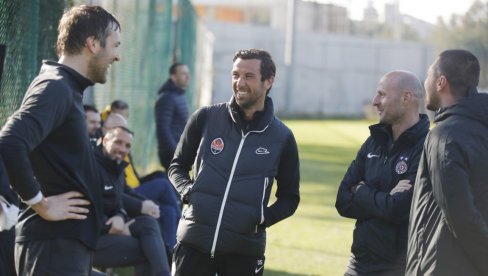 DARIJO SRNA POSETIO CRNO-BELE NA TRENINGU Uvek je lepo sa prijateljima (VIDEO) DARIJO SRNA POSETIO CRNO-BELE NA TRENINGU Uvek je lepo sa prijateljima (VIDEO)