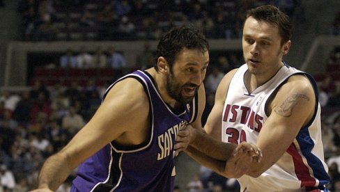INTERVJU LARIJA KINGA SA DIVCEM TOKOM BOMBARDOVANJA 1999: Vlade je žestoko udario po Amerikacima INTERVJU LARIJA KINGA SA DIVCEM TOKOM BOMBARDOVANJA 1999: Vlade je žestoko udario po Amerikacima
