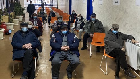 ЧЕТВРТИ ДАН ВАКЦИНАЦИЈЕ ПРОТИВ КОРОНЕ: Јагодинци заинтерсовани за имунизацију ЧЕТВРТИ ДАН ВАКЦИНАЦИЈЕ ПРОТИВ КОРОНЕ: Јагодинци заинтерсовани за имунизацију