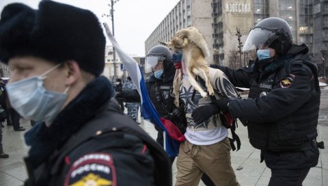 АМБАСАДА САД У МОСКВИ ЈАВНО ПОДРЖАЛА ПРОТЕСТЕ: Захарова - Да је Русија то урадила настала би општа хистерија (ФОТО) АМБАСАДА САД У МОСКВИ ЈАВНО ПОДРЖАЛА ПРОТЕСТЕ: Захарова - Да је Русија то урадила настала би општа хистерија (ФОТО)