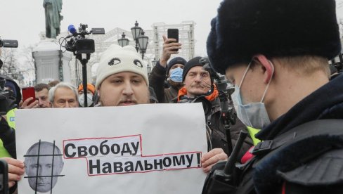 АМЕРИКАНЦИ НАВОДИЛИ ДЕМОНСТРАНТЕ: Већ виђени методи Вашингтона у мешању у унутрашње послове неке државе АМЕРИКАНЦИ НАВОДИЛИ ДЕМОНСТРАНТЕ: Већ виђени методи Вашингтона у мешању у унутрашње послове неке државе