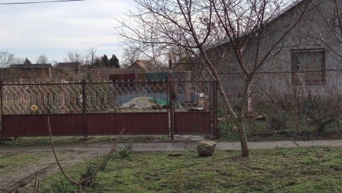 ДОЋИ ЋЕ ОН У КАФАНУ ДА НАМ СВЕ ИСПРИЧА: Село код Сечња бруји о смрти старице, њен 16 година млађи супруг пуштен кући и - нигде га нема ДОЋИ ЋЕ ОН У КАФАНУ ДА НАМ СВЕ ИСПРИЧА: Село код Сечња бруји о смрти старице, њен 16 година млађи супруг пуштен кући и - нигде га нема