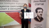 КАД СЕ НЕШТО ВОЛИ СВЕ СЕ МОЖЕ: Професорка дели правду на струњачи КАД СЕ НЕШТО ВОЛИ СВЕ СЕ МОЖЕ: Професорка дели правду на струњачи