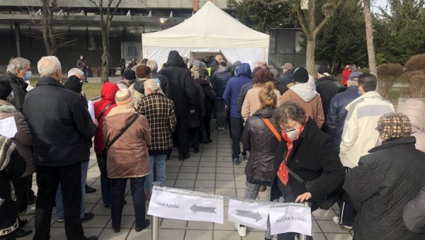 ЦЕПИВО ЈУРИ ВИРУС: Број позитивних на ковид 19 у паду, вакцинација у замаху ЦЕПИВО ЈУРИ ВИРУС: Број позитивних на ковид 19 у паду, вакцинација у замаху