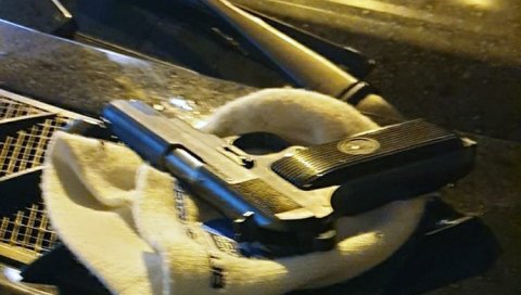 КРЕНУО КА ЊЕМУ СА МАКАЗАМА, ОН ЗАПУЦАО: Бизарна смрт на Филипинима, полицајац убио шефа полиције због - косе! КРЕНУО КА ЊЕМУ СА МАКАЗАМА, ОН ЗАПУЦАО: Бизарна смрт на Филипинима, полицајац убио шефа полиције због - косе!