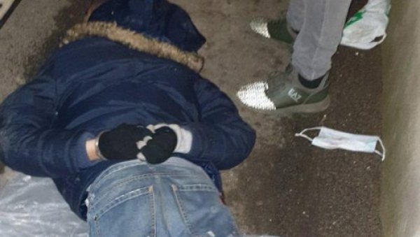 МУЊЕВИТА АКЦИЈА ПОЛИЦИЈЕ: Ухапшен младић који је пуцао на двојицу у Чубурском парку МУЊЕВИТА АКЦИЈА ПОЛИЦИЈЕ: Ухапшен младић који је пуцао на двојицу у Чубурском парку