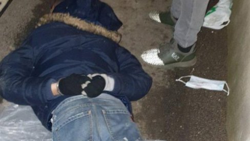 МУЊЕВИТА АКЦИЈА ПОЛИЦИЈЕ: Ухапшен младић који је пуцао на двојицу у Чубурском парку МУЊЕВИТА АКЦИЈА ПОЛИЦИЈЕ: Ухапшен младић који је пуцао на двојицу у Чубурском парку