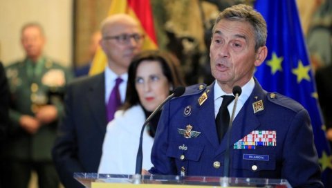 ОСТАВКЕ ЗБОГ ВАКЦИНАЦИЈЕ ПРЕКО РЕДА: Високорангирани генерал шпанске војске се повукао због имунизације ван званичног протокола ОСТАВКЕ ЗБОГ ВАКЦИНАЦИЈЕ ПРЕКО РЕДА: Високорангирани генерал шпанске војске се повукао због имунизације ван званичног протокола