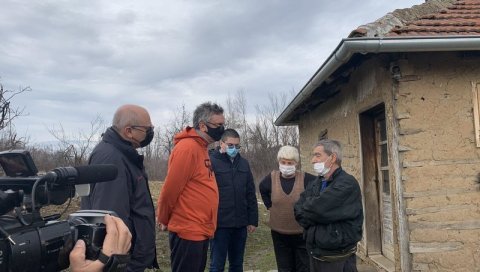 СТИГЛА ПОМОЋ НА ЈУГ СРБИЈЕ: Чадеж уручио донацију ПКС за Лебане, Медвеђу и Бојник (ФОТО) СТИГЛА ПОМОЋ НА ЈУГ СРБИЈЕ: Чадеж уручио донацију ПКС за Лебане, Медвеђу и Бојник (ФОТО)