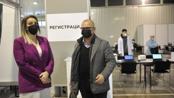 У БЕОГРАДУ ЈУЧЕ ВАКЦИНИСАНО 759 ЉУДИ: Весић објавио који број имунизованих недостаје престоници како бисмо испунили циљ У БЕОГРАДУ ЈУЧЕ ВАКЦИНИСАНО 759 ЉУДИ: Весић објавио који број имунизованих недостаје престоници како бисмо испунили циљ