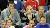 СУПРУГА ВЛАДА ДИВЦА СЛОМЉЕНА: Шесторо блиских људи умрло у последњих месец дана СУПРУГА ВЛАДА ДИВЦА СЛОМЉЕНА: Шесторо блиских људи умрло у последњих месец дана