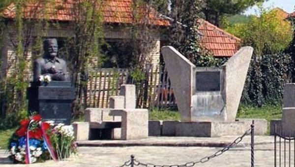ПОМИРИЛИ КОКАРДУ И ПЕТОКРАКУ: У селу Субјел крај Косјерића заједно живе потомци четника и партизана ПОМИРИЛИ КОКАРДУ И ПЕТОКРАКУ: У селу Субјел крај Косјерића заједно живе потомци четника и партизана