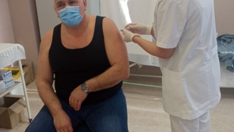ВЕЛИКО ИНТЕРЕСОВАЊЕ ЗА ИМУНИЗАЦИЈУ У СОМБОРУ: Вакцину примило преко 2.000 људи ВЕЛИКО ИНТЕРЕСОВАЊЕ ЗА ИМУНИЗАЦИЈУ У СОМБОРУ: Вакцину примило преко 2.000 људи
