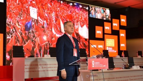 И ПОСЛЕ ПОРАЗА - МИЛО: Ђукановић на партијском конгресу изабран за председника ДПС-а И ПОСЛЕ ПОРАЗА - МИЛО: Ђукановић на партијском конгресу изабран за председника ДПС-а