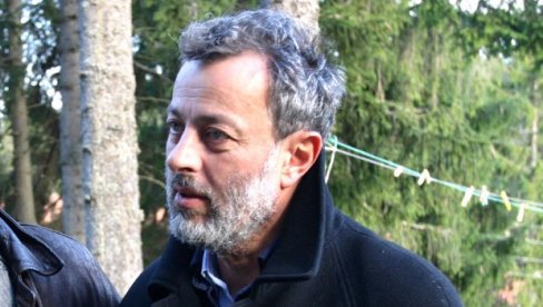 ТРАЖИО ЈЕ ДА СЕ СКИНЕМ, ПА МЕ ЈЕ ДОДИРИВАО: Стравична исповест најмлађе девојке која је пријавила Мику Алексића за сексуално злостављање ТРАЖИО ЈЕ ДА СЕ СКИНЕМ, ПА МЕ ЈЕ ДОДИРИВАО: Стравична исповест најмлађе девојке која је пријавила Мику Алексића за сексуално злостављање