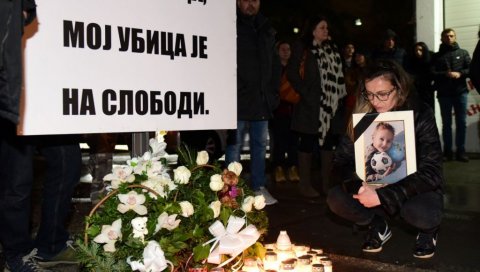 ЋАО, ЈА САМ ДЕСПОТ. МЕНЕ НЕМА ВЕЋ ДВА МЕСЕЦА... Потресна сцена на месту где је страдао дечак (4) у Земуну (ФОТО/ВИДЕО) ЋАО, ЈА САМ ДЕСПОТ. МЕНЕ НЕМА ВЕЋ ДВА МЕСЕЦА... Потресна сцена на месту где је страдао дечак (4) у Земуну (ФОТО/ВИДЕО)