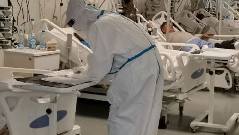 HEROJSKA BITKA MEDICINARA I PACIJENATA: Reporteri Novosti prvi u crvenoj zoni nove kovid-bolnice u Kruševcu (FOTO/VIDEO) HEROJSKA BITKA MEDICINARA I PACIJENATA: Reporteri Novosti prvi u crvenoj zoni nove kovid-bolnice u Kruševcu (FOTO/VIDEO)