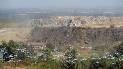 КУДА СА СМЕЋЕМ СА ДИВЉИХ ДЕПОНИЈА: Од 31. јануара мешани отпад неће моћи да се истоварују на одлагалишту у Винчи КУДА СА СМЕЋЕМ СА ДИВЉИХ ДЕПОНИЈА: Од 31. јануара мешани отпад неће моћи да се истоварују на одлагалишту у Винчи