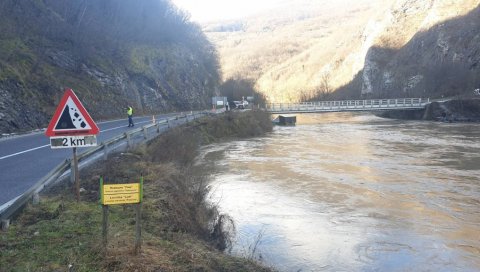МУШКАРАЦ ИЗВРШИО САМОУБИСТВО КОД ПРИЈЕПОЉА: Додао гас, па слетео у Лим - возило још увек није пронађено МУШКАРАЦ ИЗВРШИО САМОУБИСТВО КОД ПРИЈЕПОЉА: Додао гас, па слетео у Лим - возило још увек није пронађено
