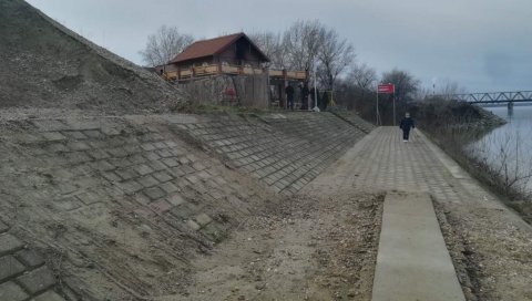 ЕКИПА НОВОСТИ НА МЕСТУ ГДЕ ЈЕ СИЛОВАНА ДЕВОЈЧИЦА (11): Власник ресторана згрожен - Да сам знао помогао бих јој (ФОТО/ВИДЕО) ЕКИПА НОВОСТИ НА МЕСТУ ГДЕ ЈЕ СИЛОВАНА ДЕВОЈЧИЦА (11): Власник ресторана згрожен - Да сам знао помогао бих јој (ФОТО/ВИДЕО)