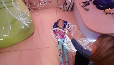 СЕНЗОРНА СОБА - КАО ИЗ БАЈКЕ: Поражавајућа статистика и нова опрема у Центру за бригу о породици у Свилајнцу СЕНЗОРНА СОБА - КАО ИЗ БАЈКЕ: Поражавајућа статистика и нова опрема у Центру за бригу о породици у Свилајнцу