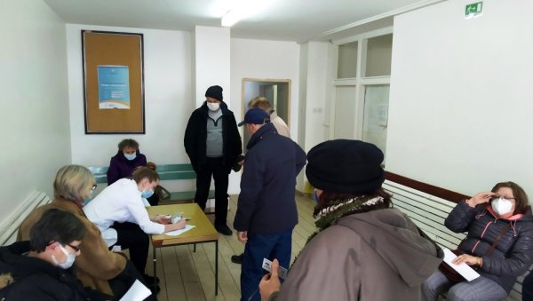 ВИШЕ ОД 1.300 ПАРАЋИНЦА ВАКЦИНИСАНО ПРОТИВ КОВИДА: Лекари подсећају на обавезно пријављивање путем портала еУправе ВИШЕ ОД 1.300 ПАРАЋИНЦА ВАКЦИНИСАНО ПРОТИВ КОВИДА: Лекари подсећају на обавезно пријављивање путем портала еУправе