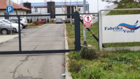 UMESTO ZDRAVE VODE IZ FABRIKE - BRUKA: Postojanje za prečišćavanje u Zrenjaninu ne ispunjava nijedan tehnički uslov UMESTO ZDRAVE VODE IZ FABRIKE - BRUKA: Postojanje za prečišćavanje u Zrenjaninu ne ispunjava nijedan tehnički uslov