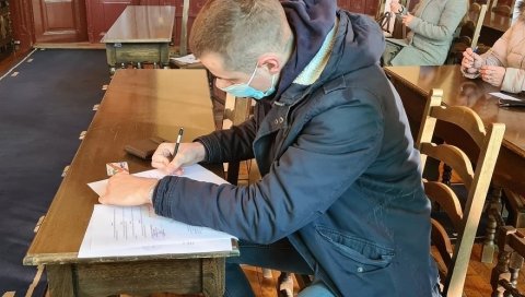 ДОДЕЉЕНО 138 СТИПЕНДИЈА: Подршка општине Апатин академцима, желе да их задрже у родном месту ДОДЕЉЕНО 138 СТИПЕНДИЈА: Подршка општине Апатин академцима, желе да их задрже у родном месту