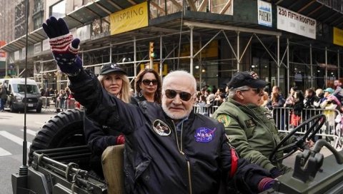 ВАКЦИНИСАО СЕ БИВШИ АСТРОНАУТ: Други човек који је ходао Месецом примио цепиво (ФОТО) ВАКЦИНИСАО СЕ БИВШИ АСТРОНАУТ: Други човек који је ходао Месецом примио цепиво (ФОТО)