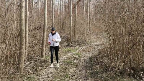 SVAKODNEVNI TRENINZI PORED TAMIŠA: Zrenjaninka uživa u prirodi rodnog grada i poziva sugrađane da joj se pridruže (FOTO) SVAKODNEVNI TRENINZI PORED TAMIŠA: Zrenjaninka uživa u prirodi rodnog grada i poziva sugrađane da joj se pridruže (FOTO)