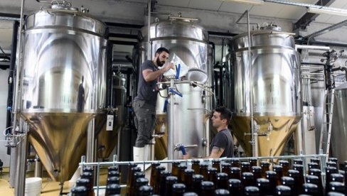 KRIZA U NEMAČKOJ: Pivare bacaju pivo, traže pomoć od države KRIZA U NEMAČKOJ: Pivare bacaju pivo, traže pomoć od države