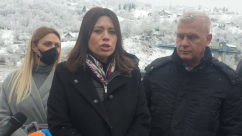 МИНИСТАРКА ИРЕНА ВУЈОВИЋ ПОРУЧИЛА ИЗ ПРИБОЈА: Нeдопустиво да нам реке буду затрпане смећем (ФОТО) МИНИСТАРКА ИРЕНА ВУЈОВИЋ ПОРУЧИЛА ИЗ ПРИБОЈА: Нeдопустиво да нам реке буду затрпане смећем (ФОТО)
