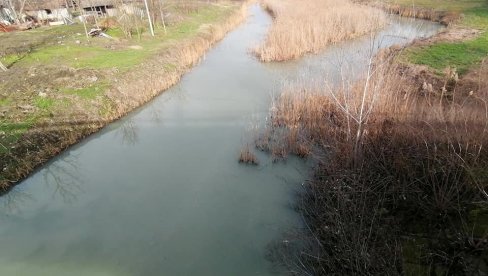 PRIJAVA ZBOG ZAGAĐENJA REKE KRVAJE: Ispuštane otpadne vode iz preduzeća u Bačkoj Topoli PRIJAVA ZBOG ZAGAĐENJA REKE KRVAJE: Ispuštane otpadne vode iz preduzeća u Bačkoj Topoli