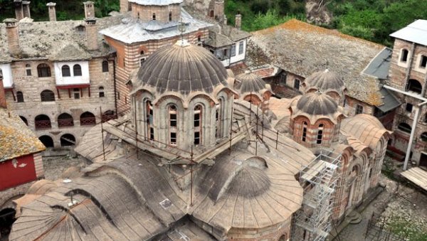 СРБИЈА УПЛАТИЛА КОМПЛЕТНА СРЕДСТВА ЗА ОБНОВУ ХИЛАНДАРА: Министар Поповић - одржали смо обећање дато Игуману Методију СРБИЈА УПЛАТИЛА КОМПЛЕТНА СРЕДСТВА ЗА ОБНОВУ ХИЛАНДАРА: Министар Поповић - одржали смо обећање дато Игуману Методију