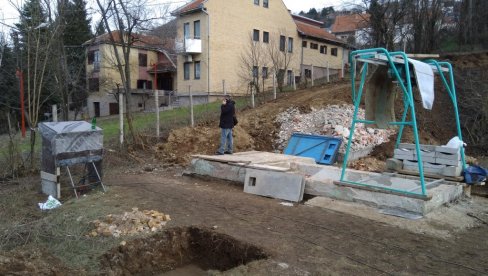 ИНВЕСТИЦИЈА ВРЕДНА 25 МИЛИОНА ДИНАРА: Да проради после три године - У Вршцу санирају део резервоара за пијаћу воду (ФОТО) ИНВЕСТИЦИЈА ВРЕДНА 25 МИЛИОНА ДИНАРА: Да проради после три године - У Вршцу санирају део резервоара за пијаћу воду (ФОТО)