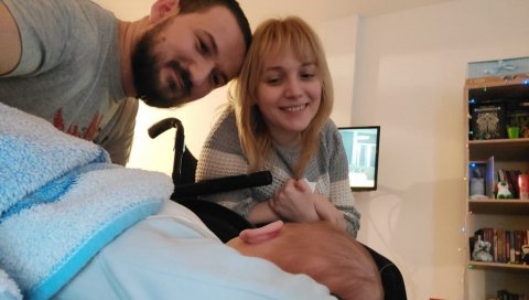 СИН НАЈВЕЋА РАДОСТ: Барбара Богдановић из Новог Сада, иако тешко болесна, постала мајка СИН НАЈВЕЋА РАДОСТ: Барбара Богдановић из Новог Сада, иако тешко болесна, постала мајка