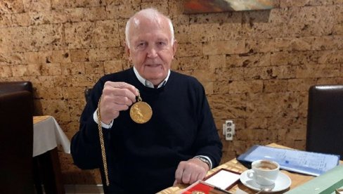 ЗОРАН ЖИВКОВИЋ ЗА НОВОСТИ: Пехар на северу, Хрвати у паду! ЗОРАН ЖИВКОВИЋ ЗА НОВОСТИ: Пехар на северу, Хрвати у паду!