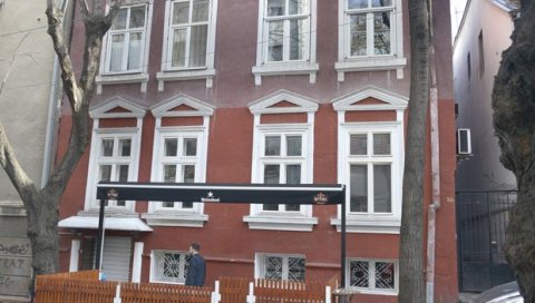 ГОСТИ ЗАРАДИЛИ 45 ПРЕКРШАЈНИХ: Због корона журке у Капетан Мишиној 16, интервенисала комунална милиција, кажњени окупљени ГОСТИ ЗАРАДИЛИ 45 ПРЕКРШАЈНИХ: Због корона журке у Капетан Мишиној 16, интервенисала комунална милиција, кажњени окупљени