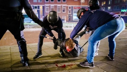 ХАОС ПОД МАСКОМ КОВИДА: Холандија у вртлогу насиља на протестима започетим због короне, најтежи нереди у 40 година ХАОС ПОД МАСКОМ КОВИДА: Холандија у вртлогу насиља на протестима започетим због короне, најтежи нереди у 40 година