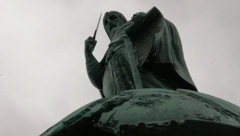 ЕКСКЛУЗИВНО: Новости на Савском тргу - ево шта се дешава на месту где ће вечерас бити откривен споменик Стефану Немањи (ФОТО/ВИДЕО) ЕКСКЛУЗИВНО: Новости на Савском тргу - ево шта се дешава на месту где ће вечерас бити откривен споменик Стефану Немањи (ФОТО/ВИДЕО)