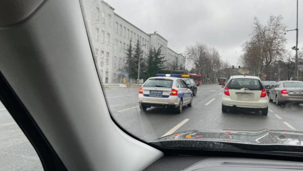 САОБРАЋАЈНА НЕЗГОДА У БЕОГРАДУ: Судар код Франша, увиђај у току САОБРАЋАЈНА НЕЗГОДА У БЕОГРАДУ: Судар код Франша, увиђај у току